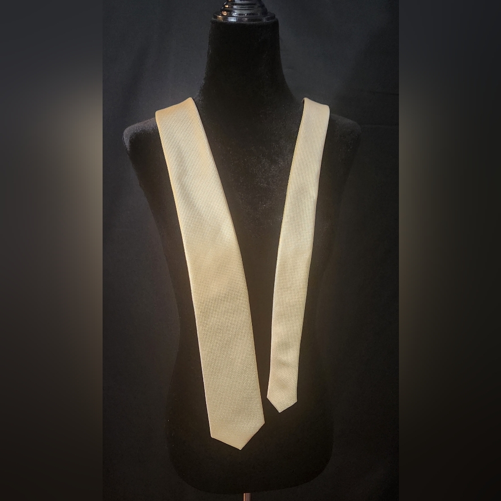 Nautica Mini Chevron Tie in Champagne